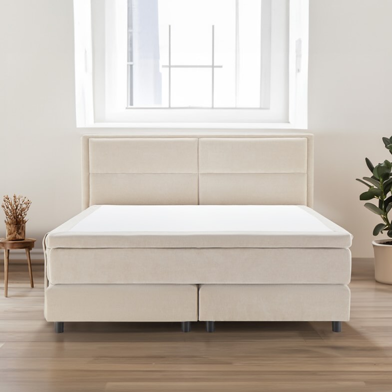 Een bed om van te dromen… ☁️ Ons “Dream” bed heeft zijn naam niet gestolen. Verkrijgbaar in beige of grijs, in 160 of 180 op 200 cm.
Ook zijn er van deze collectie hoofdkussens verkrijgbaar. Klaar voor de ultieme nachtrust? 💤