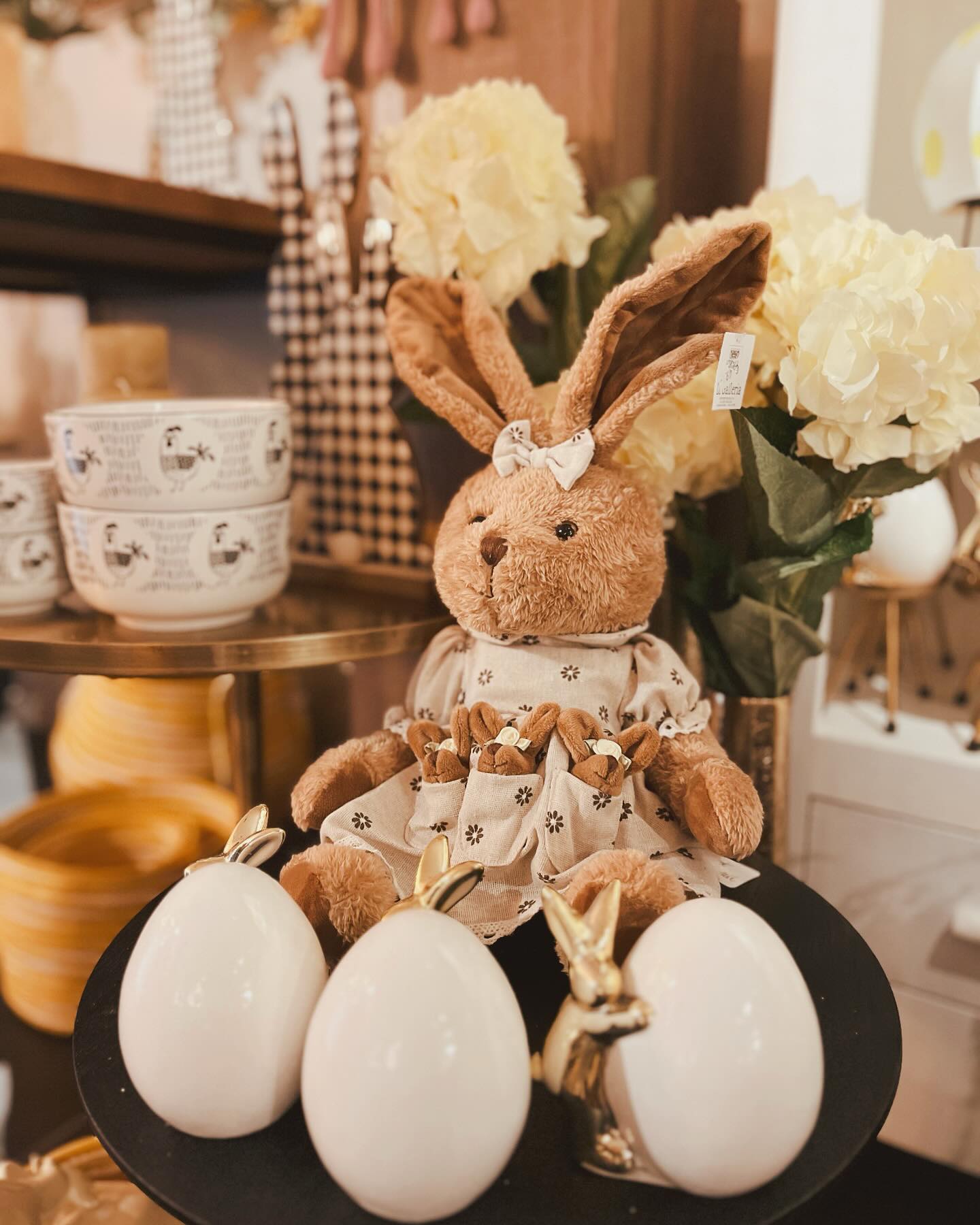 Heb jij jouw paasdecoratie al? 🐣 Wij hebben nog heel wat mooie stuks in onze winkel 🐰💐